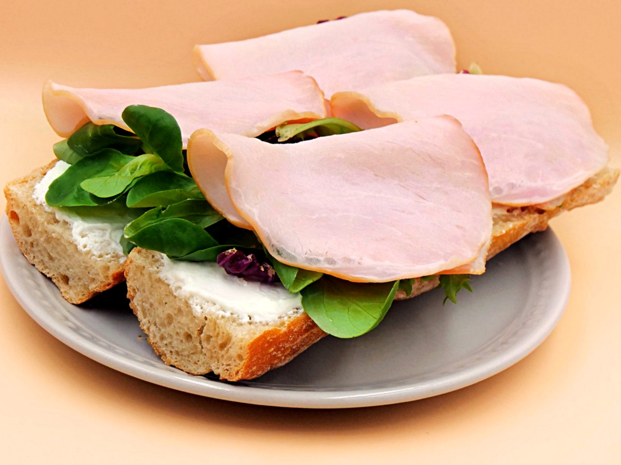 Kanapki z serkiem i wędliną przepis