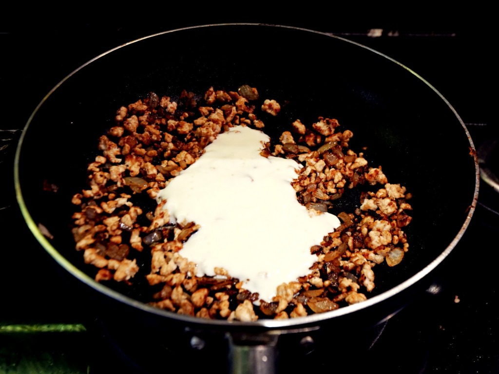 Makaron z indykiem i jogurtem