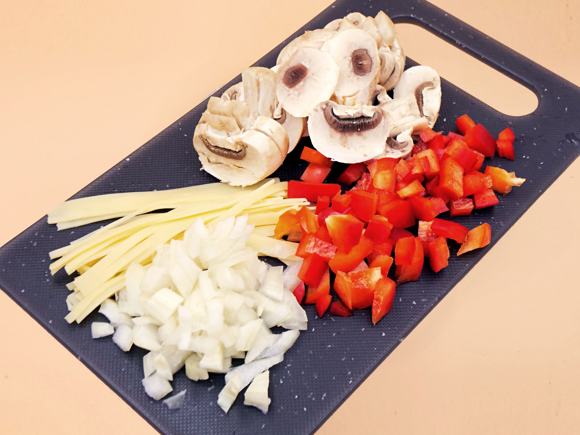Zapiekanka z makaronu, warzyw i sera przepis