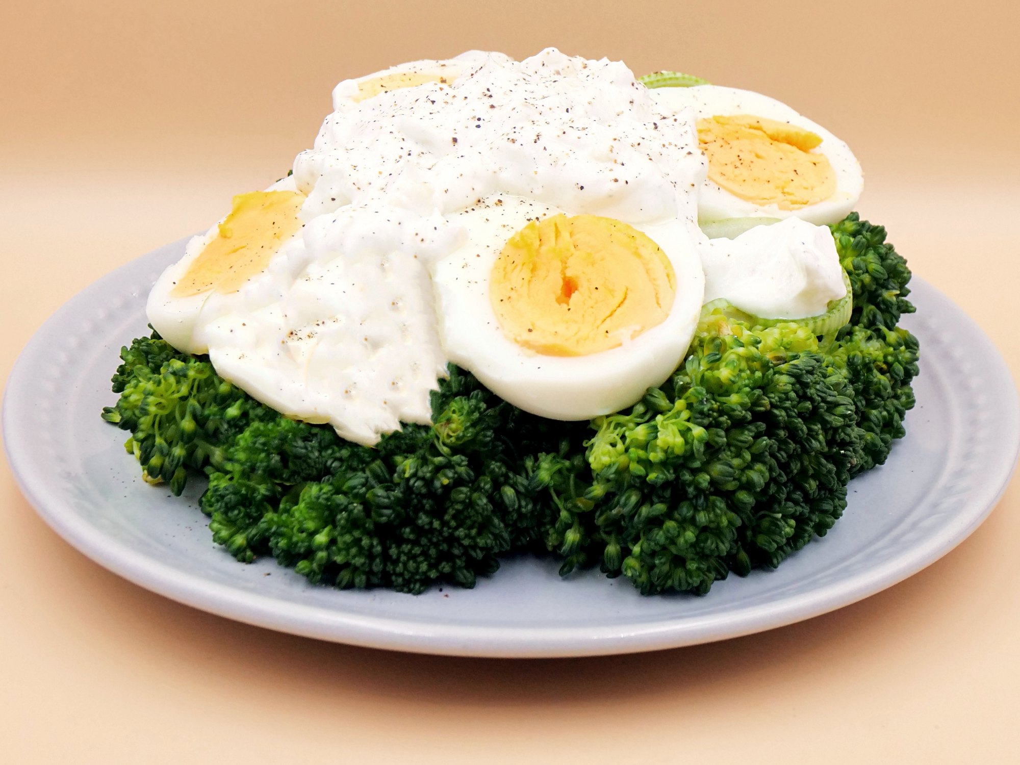 Sałatka brokułowa z jajkiem przepis