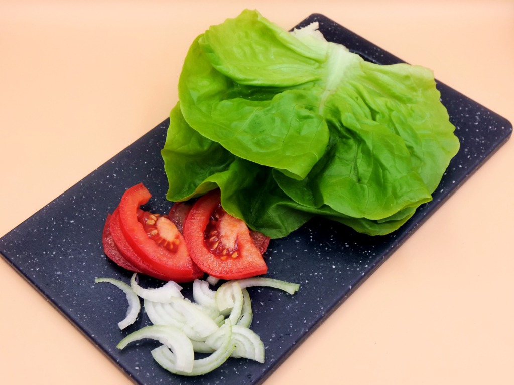 Wegański hot dog z warzywami przepis