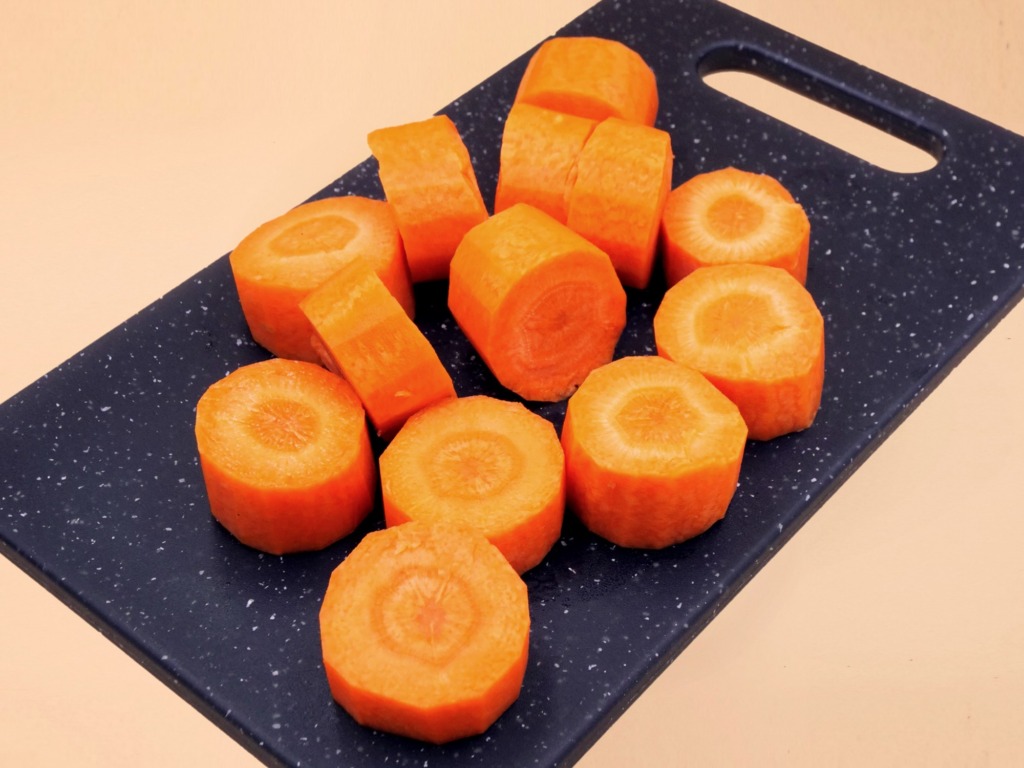 Zupa krem z marchwi z jogurtem przepis