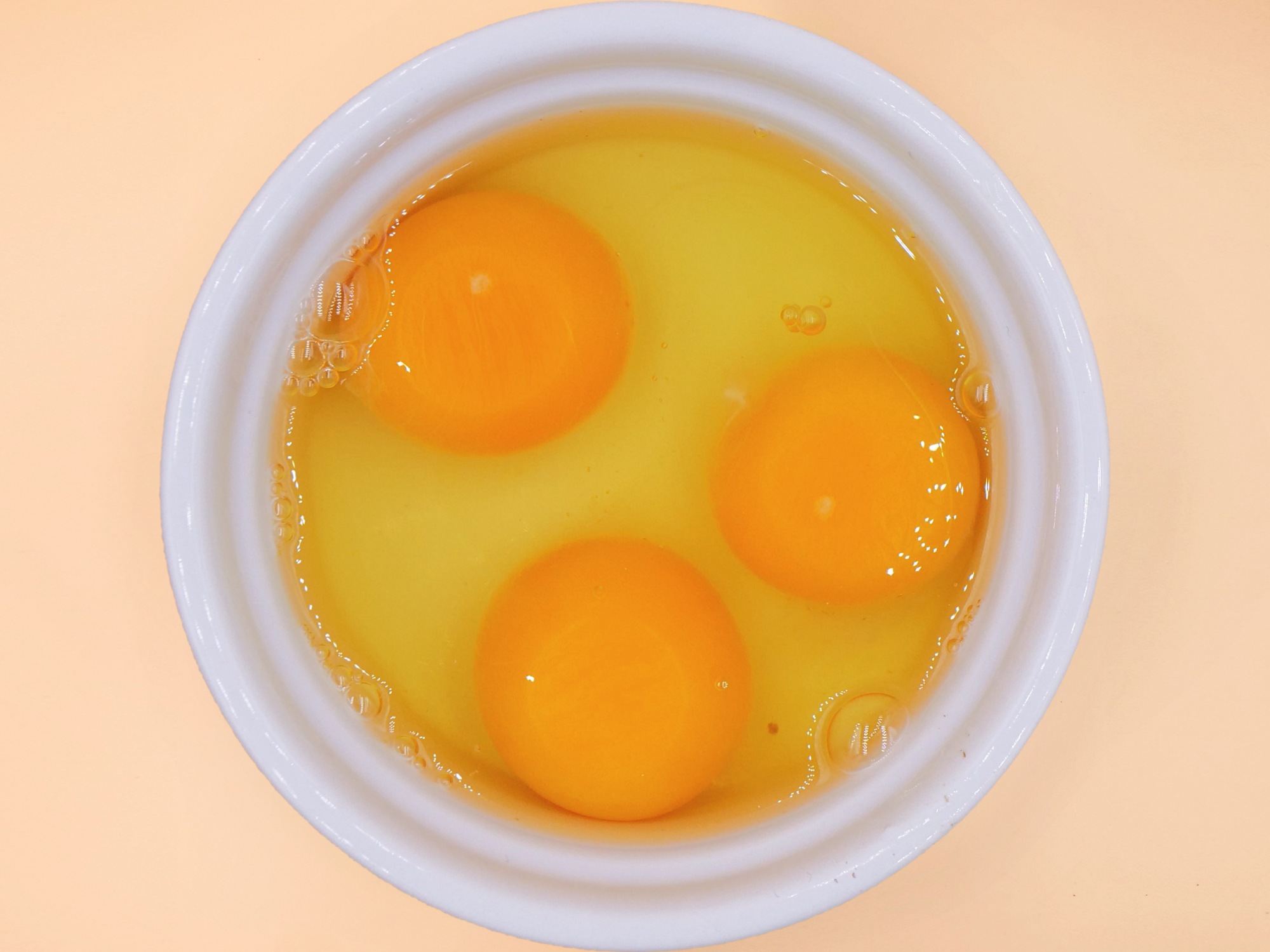 Serowa jajecznica przepis
