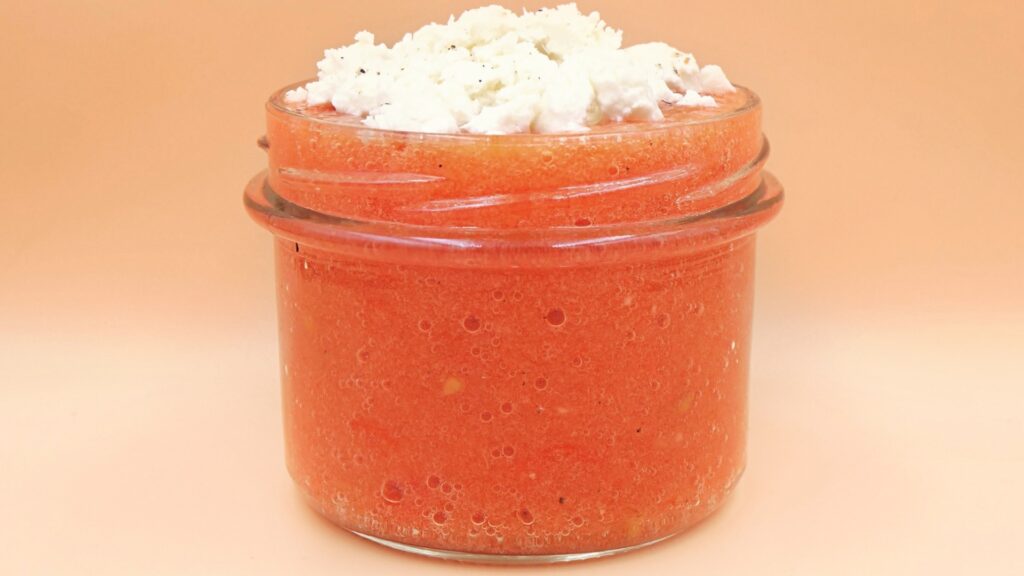Gazpacho z pomidorów i ogórków z fetą przepis