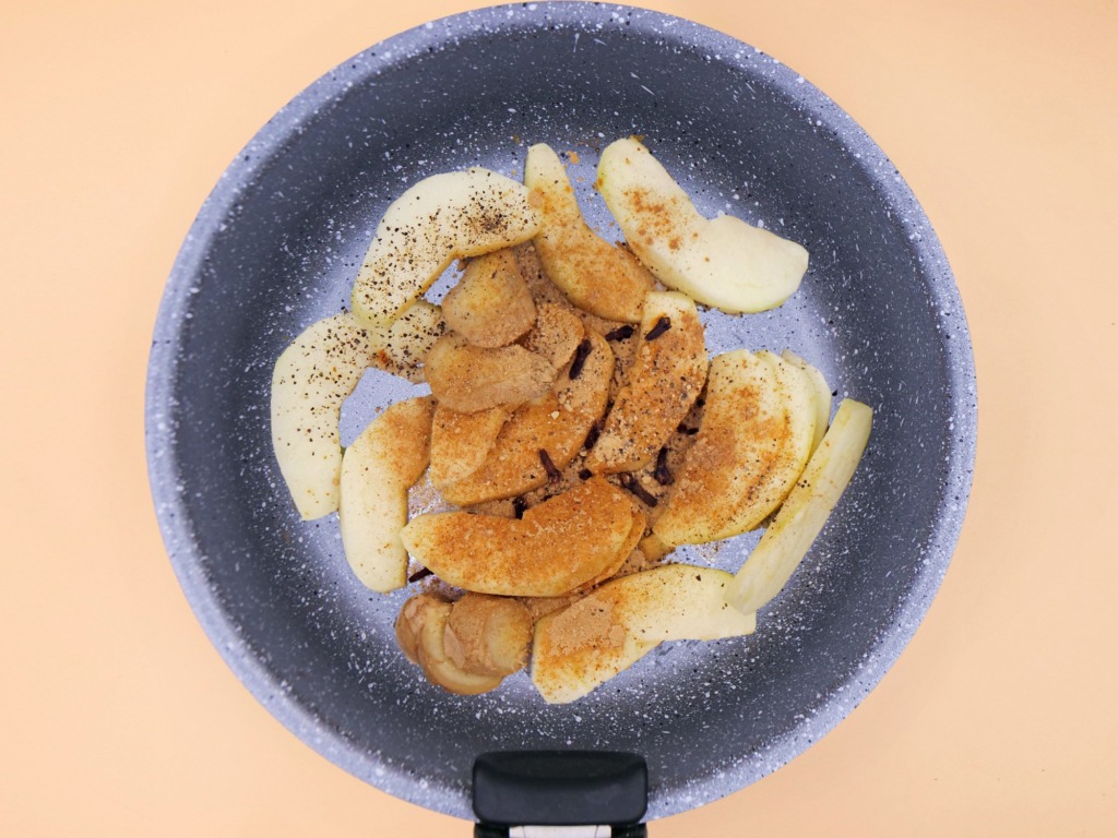 Korzenny kompot z jabłkiem przepis