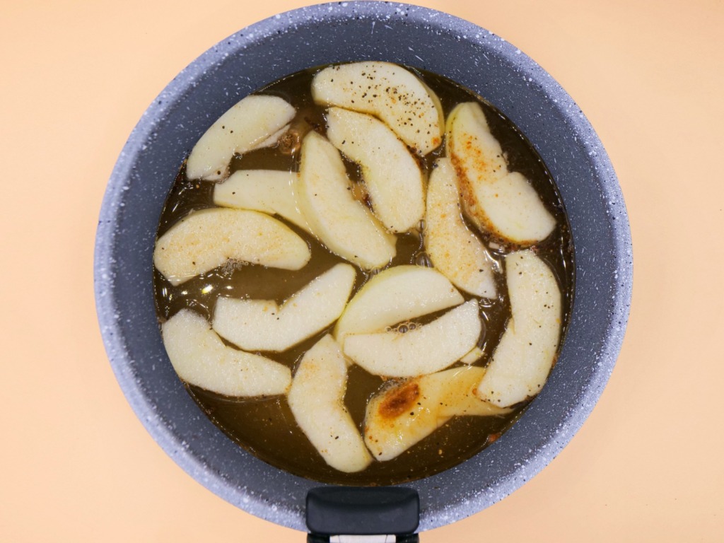 Korzenny kompot z jabłkiem przepis