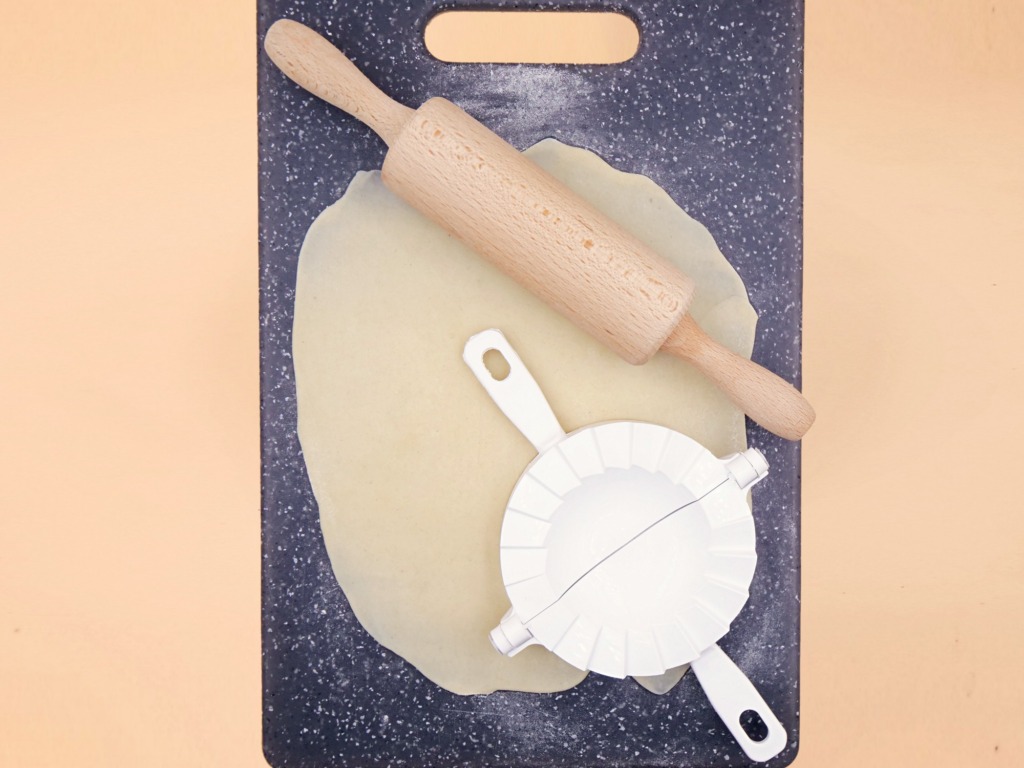 Pieczone pierogi z kapustą i suszonymi grzybami przepis