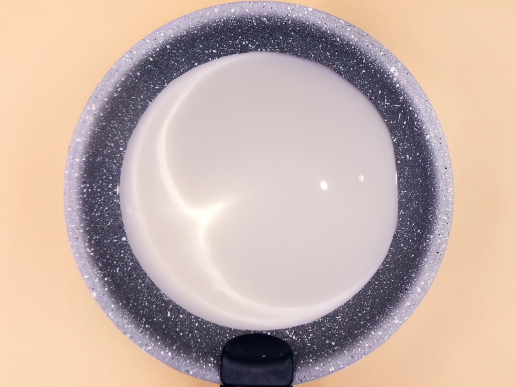 Jaglanka na mleku roślinnym z winogronami przepis