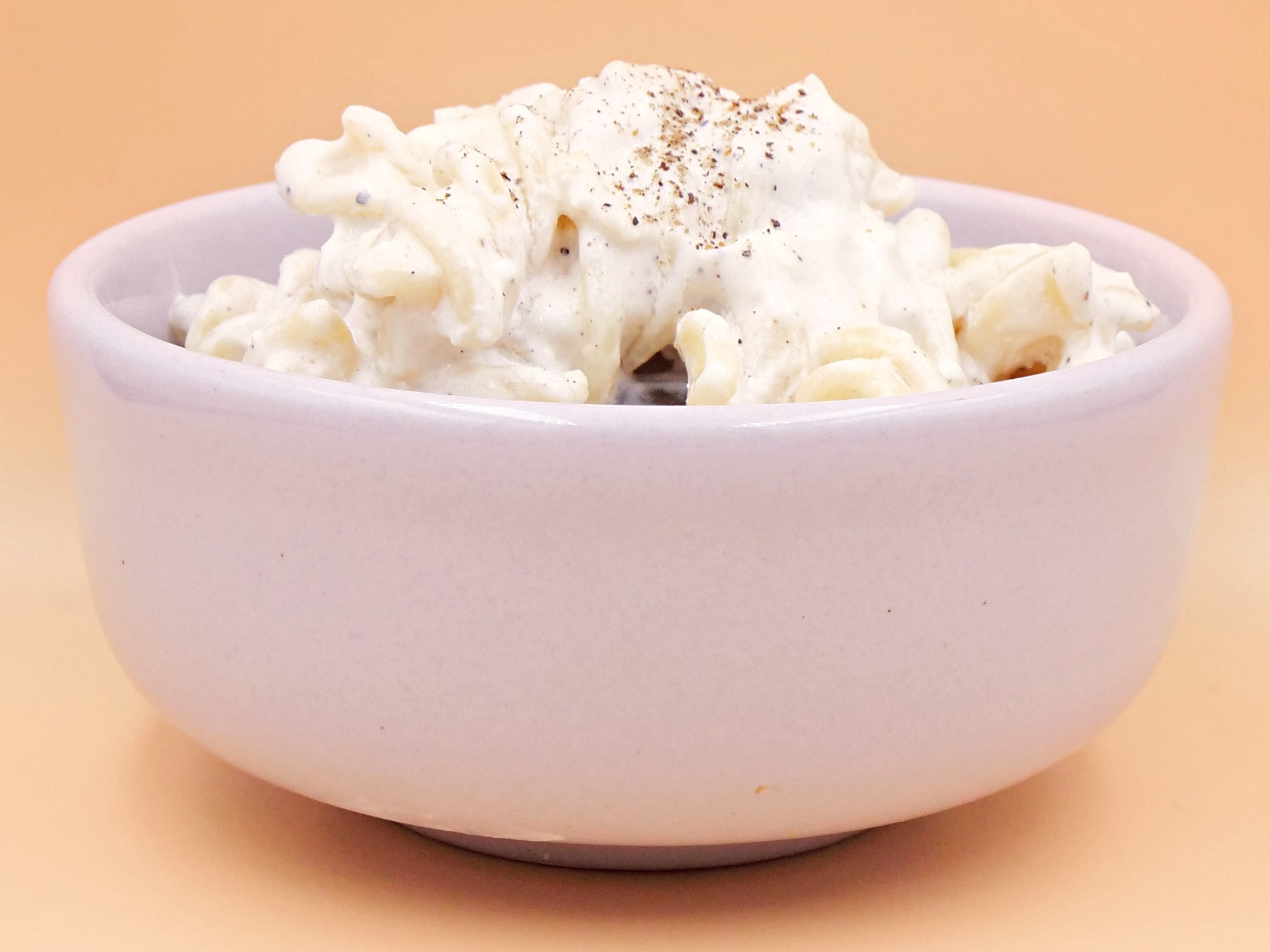 Makaron z sosem jogurtowo-czosnkowym przepis