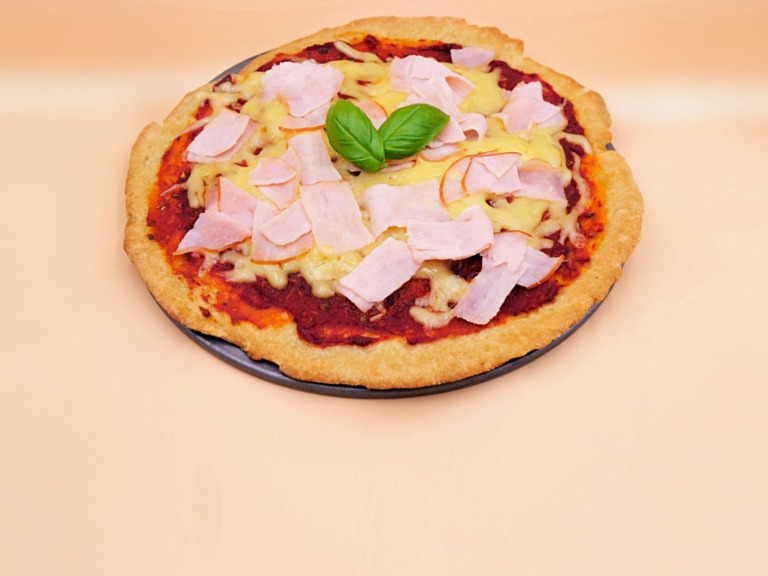 pizza piadina z serem i wedlina przepis