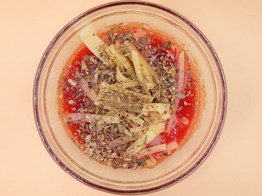 Cukinia faszerowana serem i sosem pomidorowym przepis