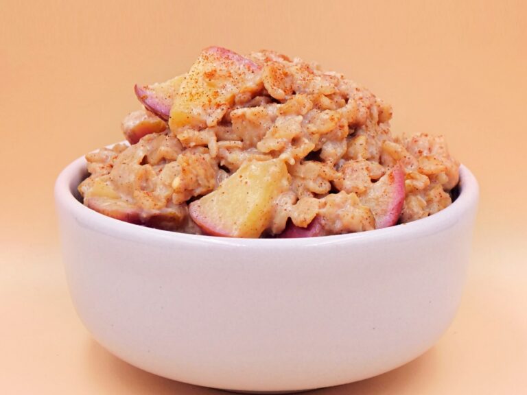 Owsianka na mleku z jabłkiem, masłem i cynamonem przepis