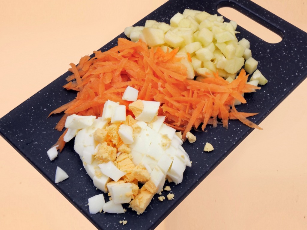 Sałatka jajeczna z marchewką przepis