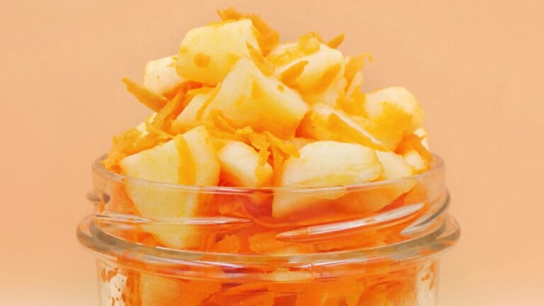 Sałatka z jabłka i marchewki przepis