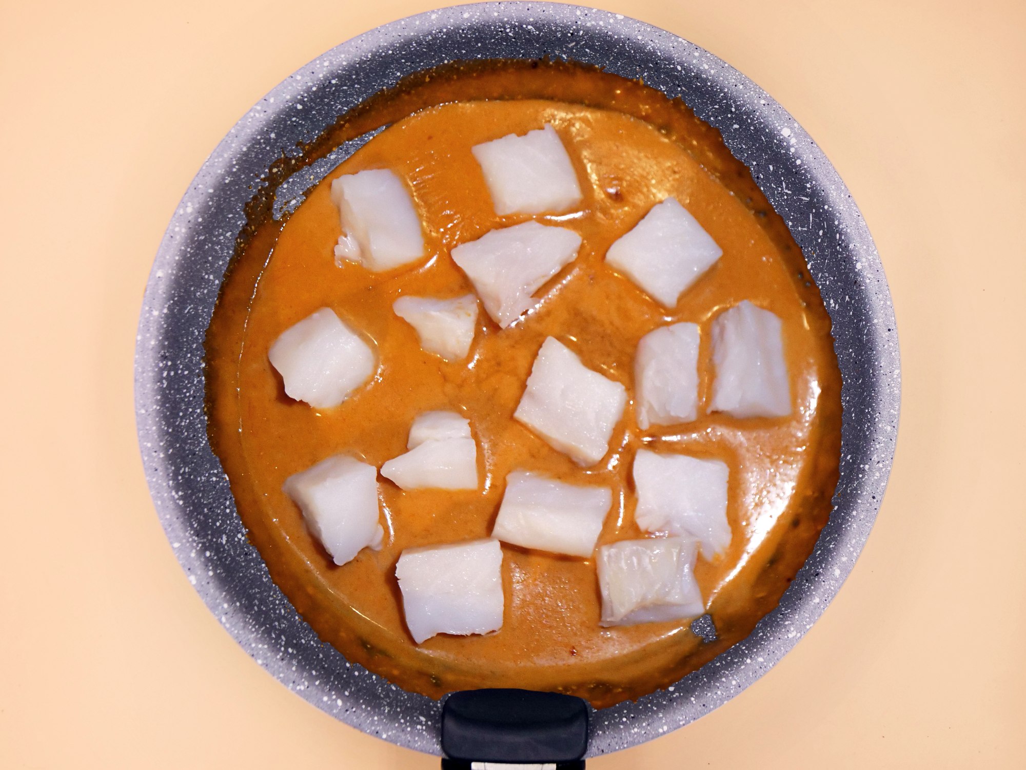 Tajskie czerwone curry z rybą przepis