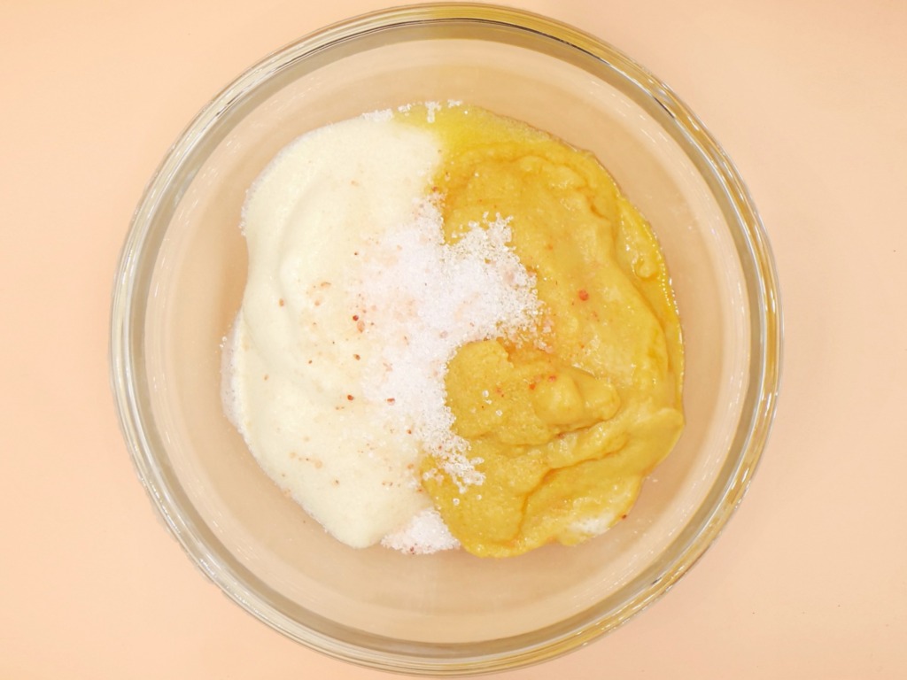 Jajka faszerowane wędliną i serkiem kremowym przepis