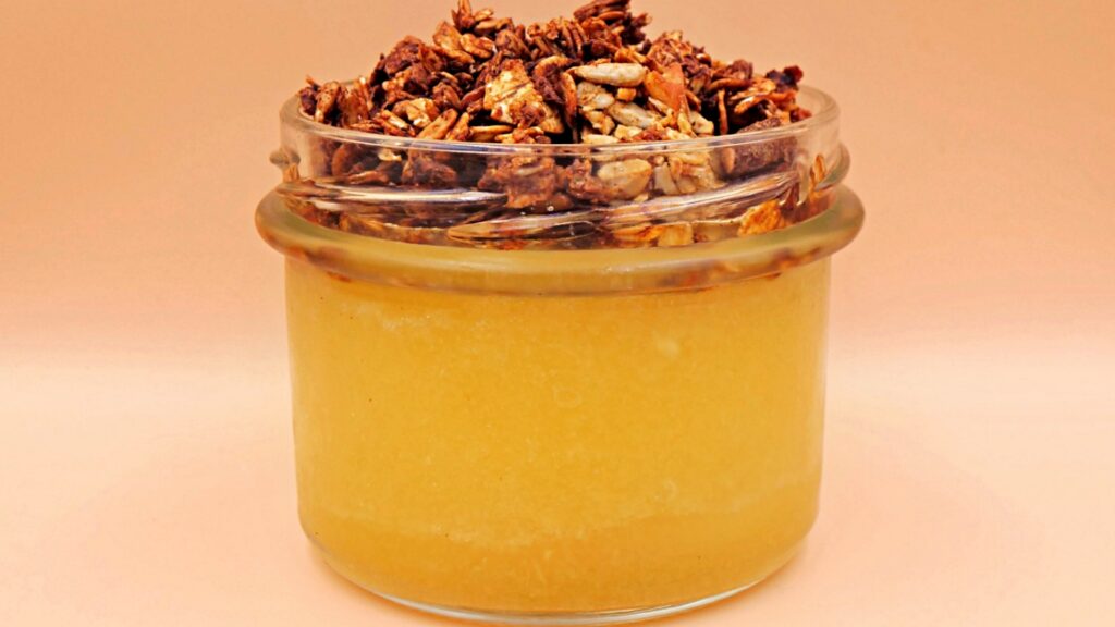 granola z jabłkowym smoothie przepis