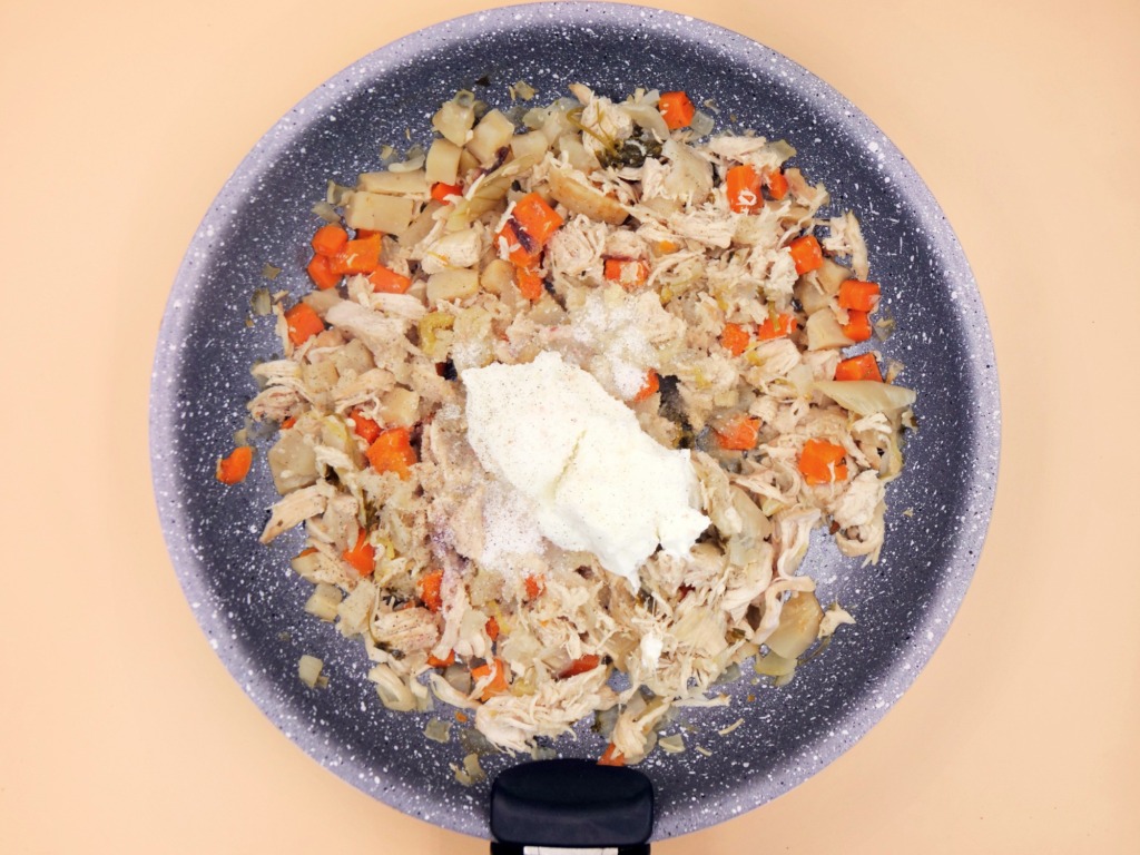 Kurczak z warzywami w białym sosie przepis