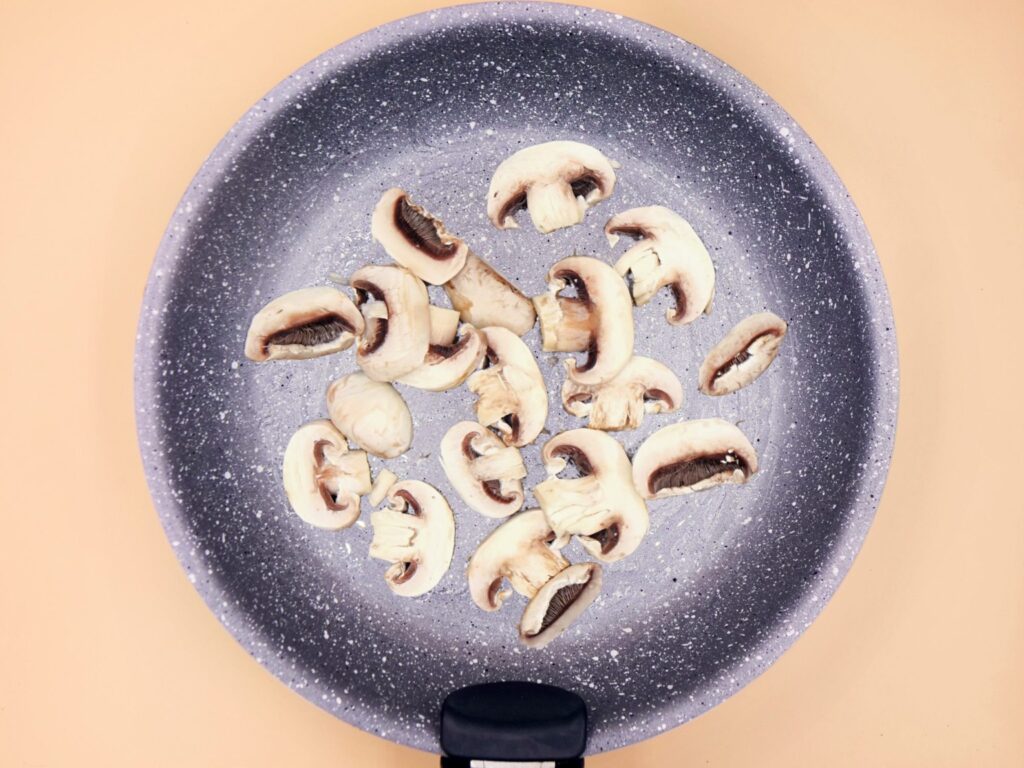 burger ze schabem i pieczarkami