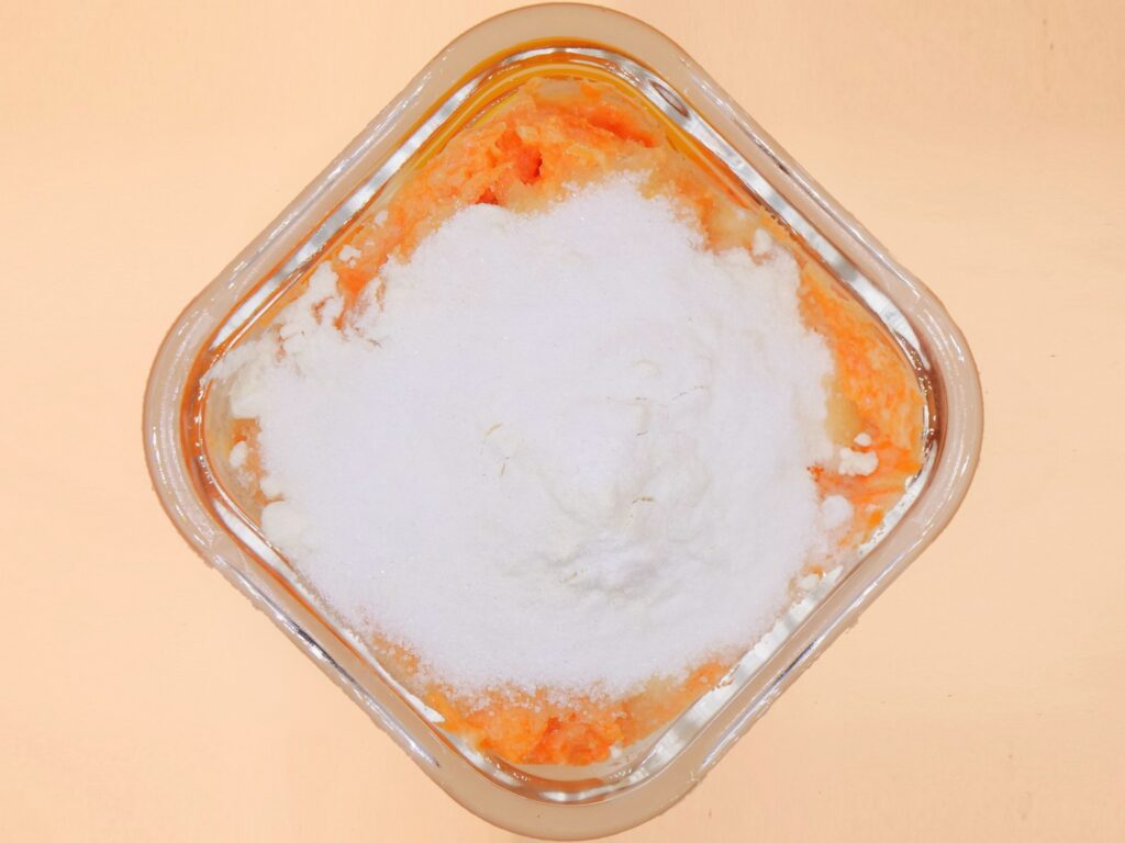 Ciasto marchewkowe z polewą białkową przepis