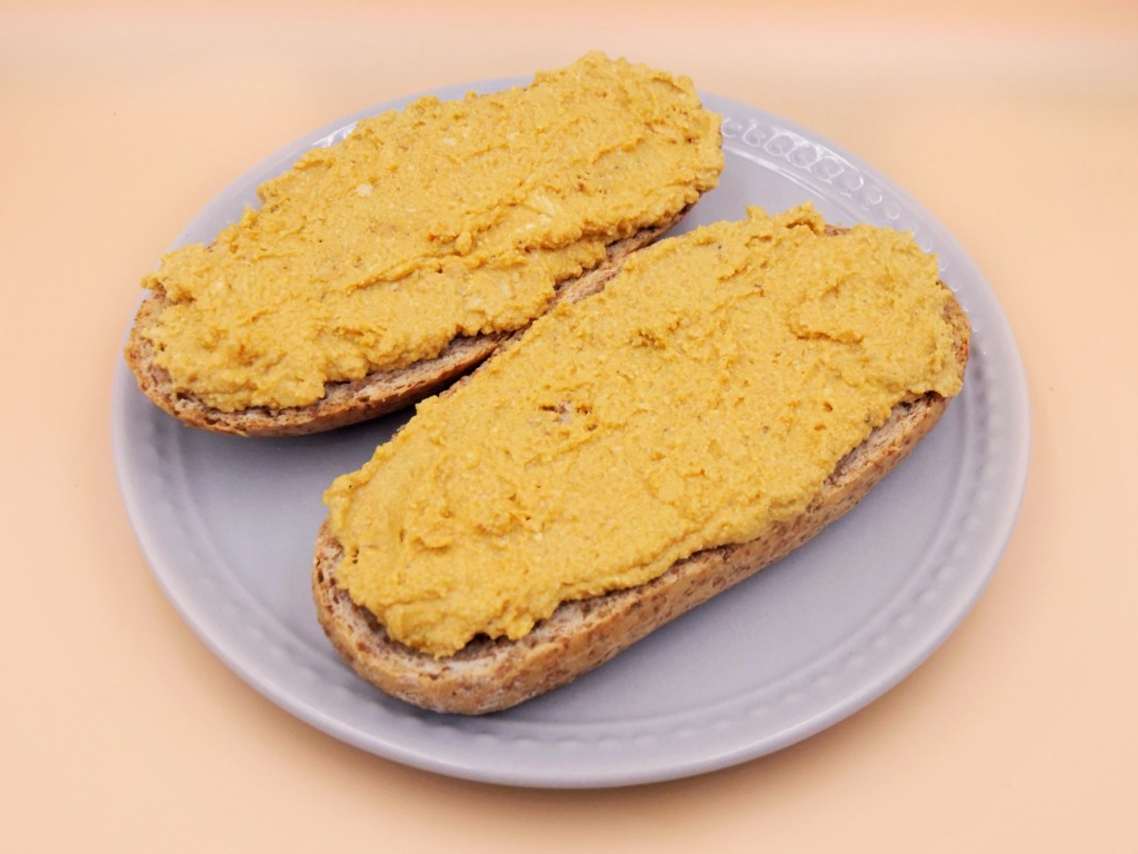 Kanapki z pastą z czerwonej soczewicy i tofu przepis