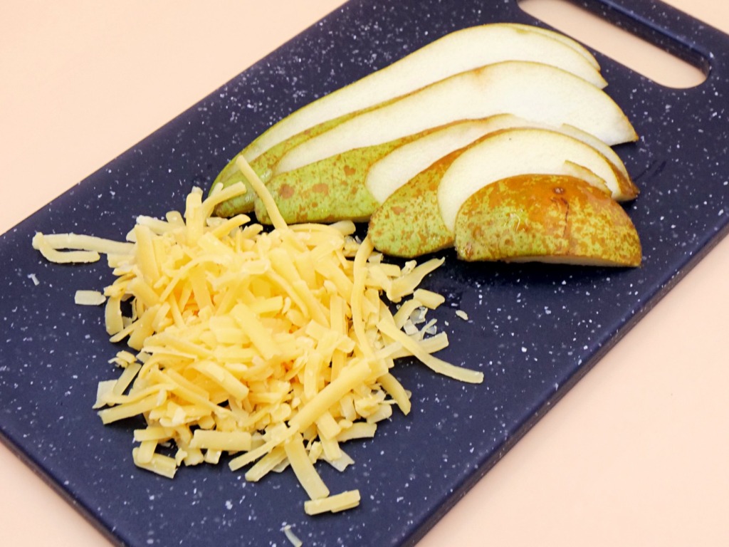 Kurczak z gruszką i serem przepis