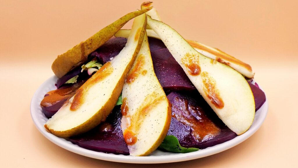 Sałatka z buraka i gruszki przepis