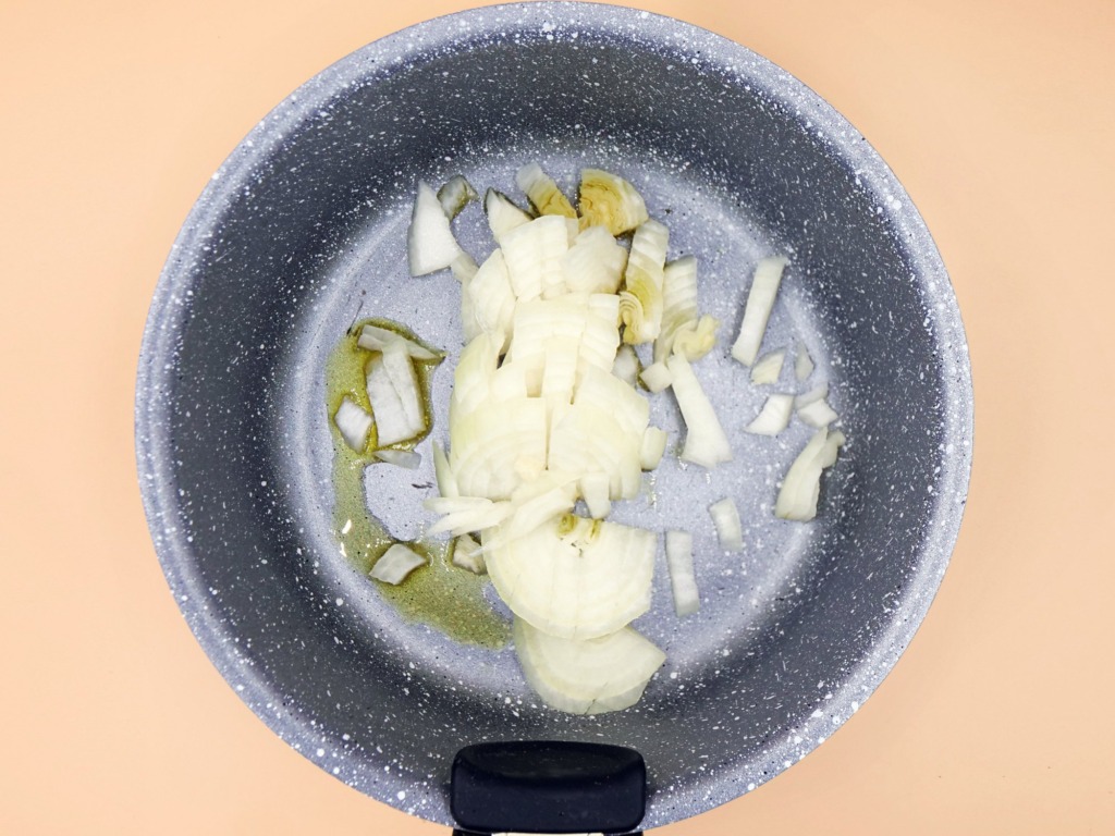 Burger z kurczakiem i musem cebulowym przepis