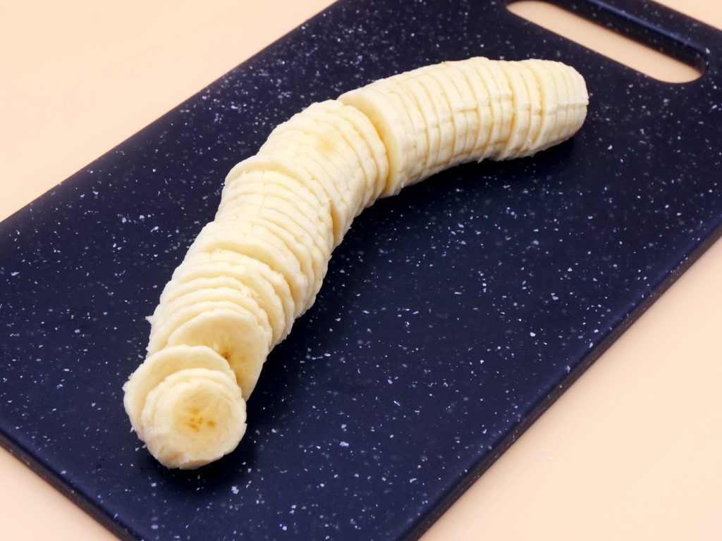 Jaglanka na mleku roślinnym z bananem i migdałami przepis