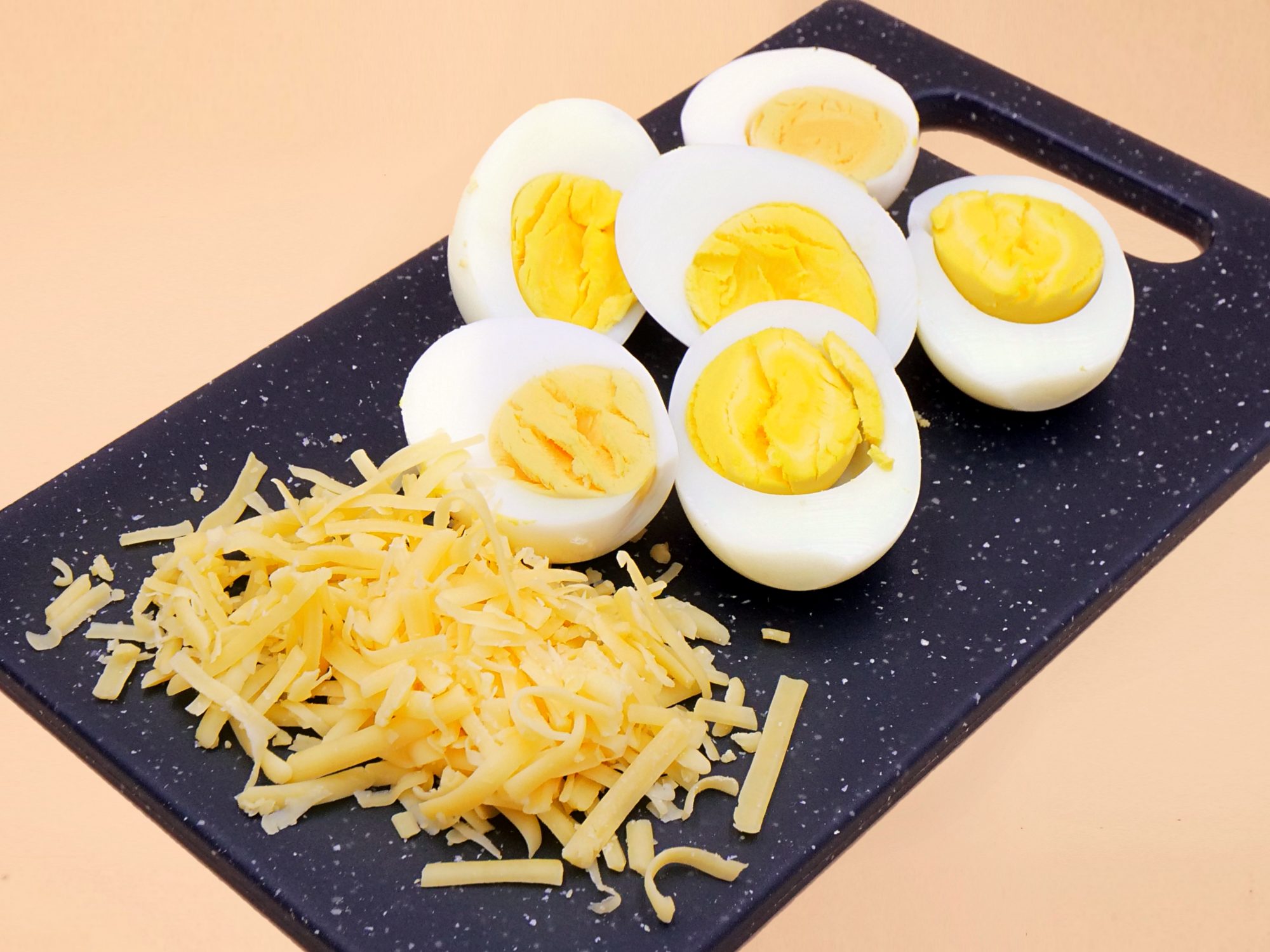 Jajka smażone z serem przepis