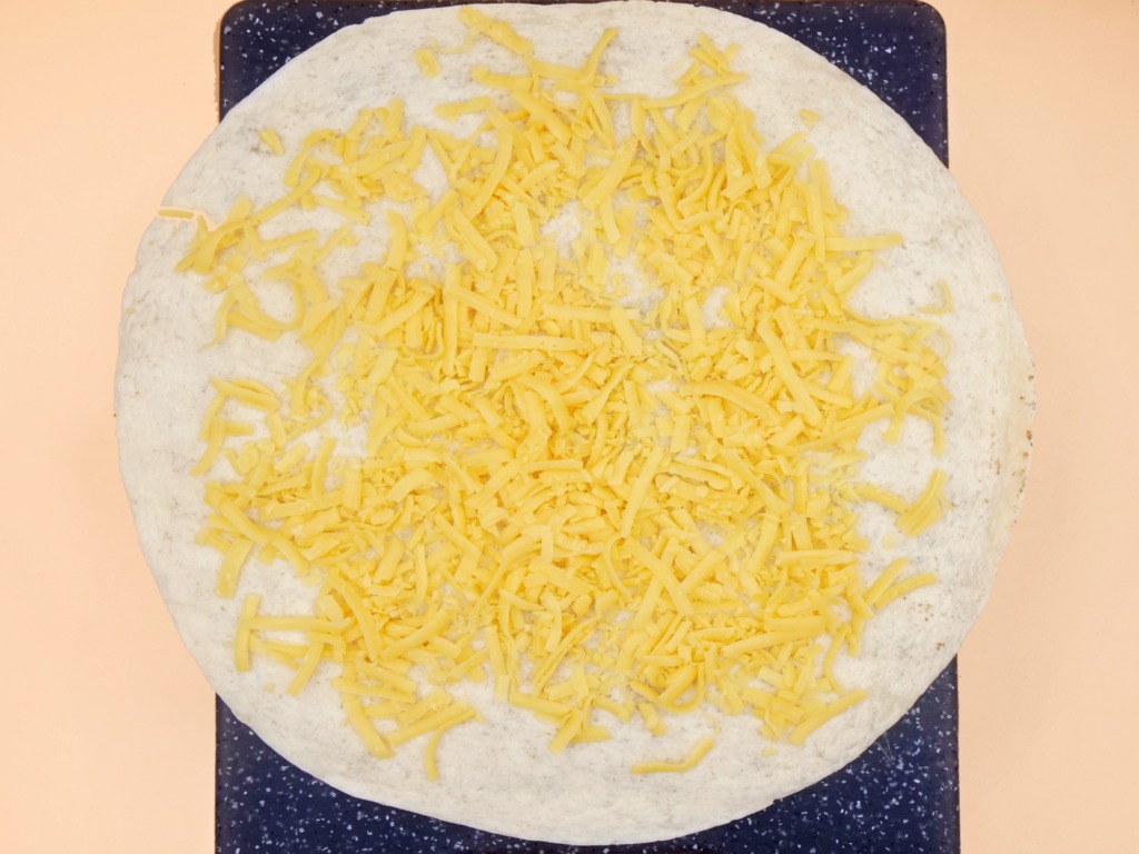 Serowy trójkącik z tortilli przepis