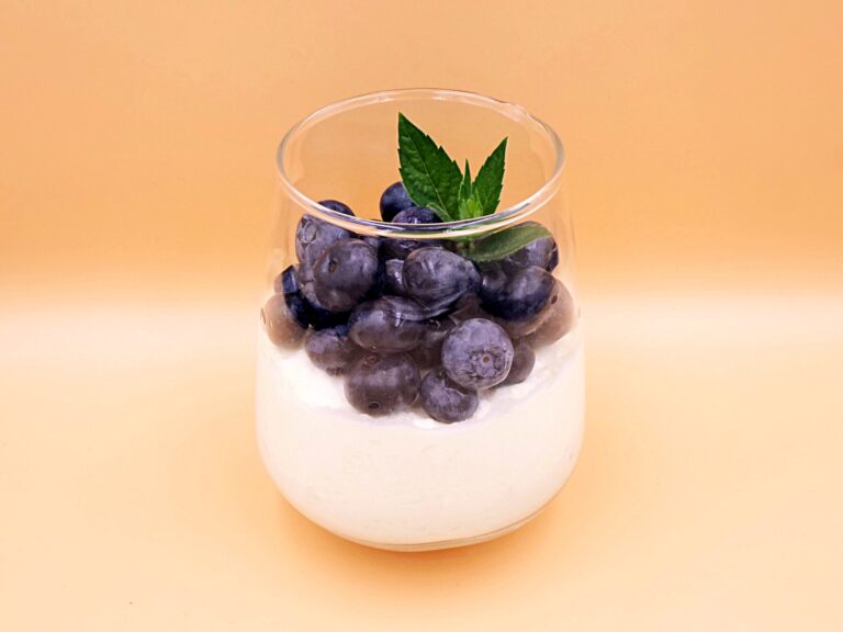 Deser sernikowy z borówkami przepis