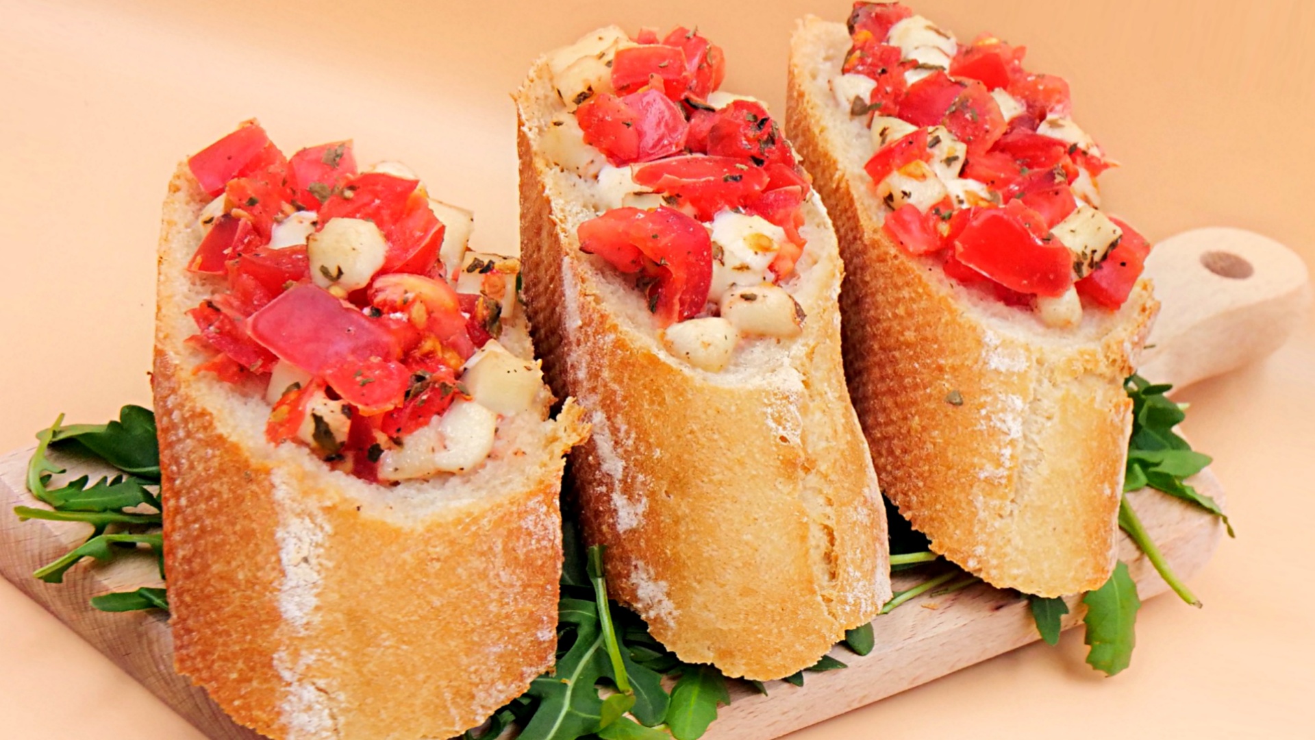 Bruschetta z pomidorami i mozzarellą przepis