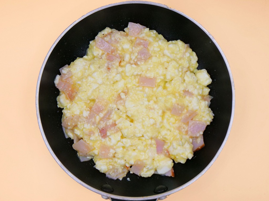 Placki twarogowe z wędliną przepis