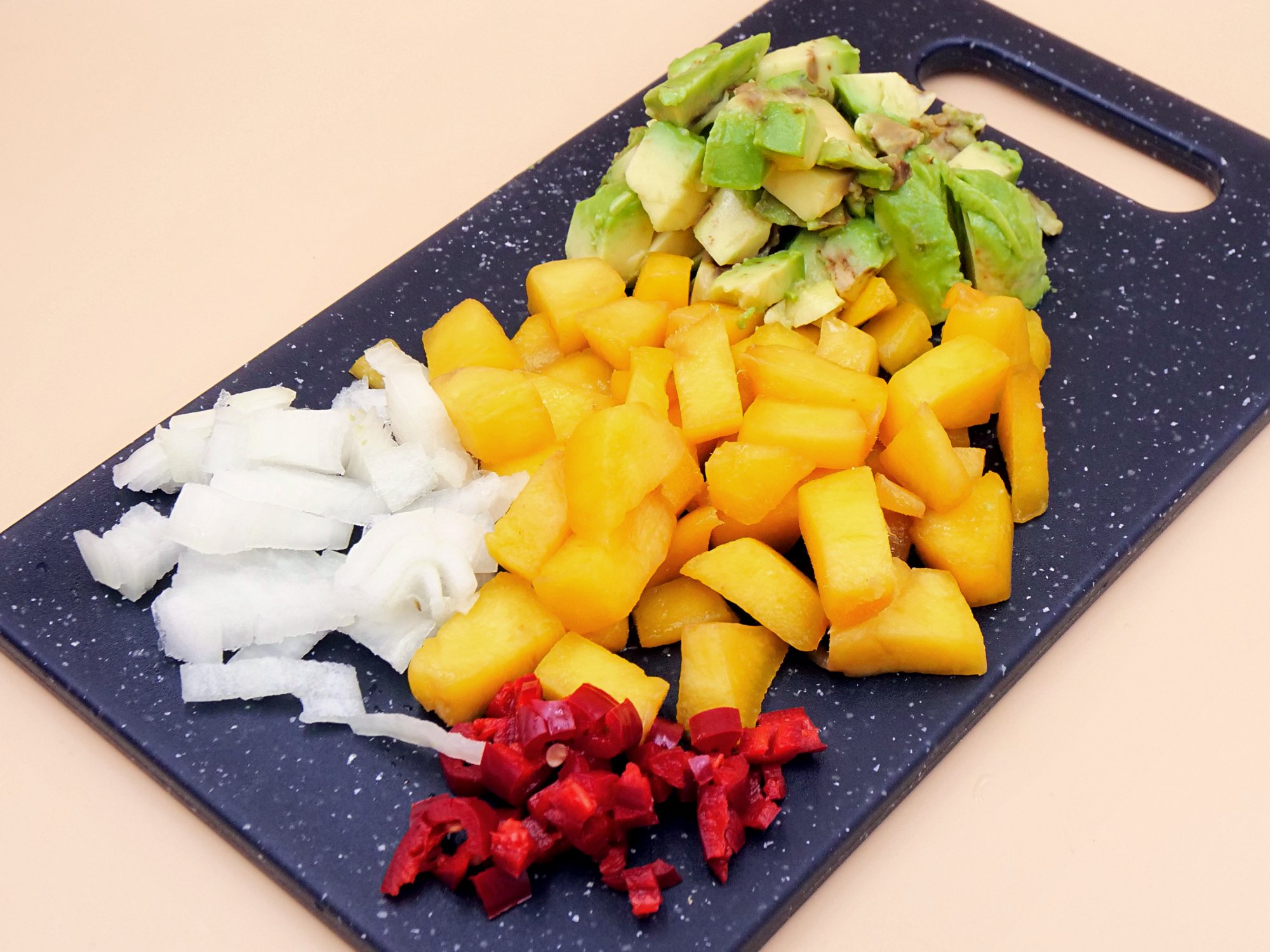 Salsa z awokado i mango przepis