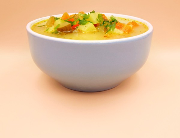 Zupa z ogórków konserwowych, ziemniaka i marchewki z jogurtem przepis