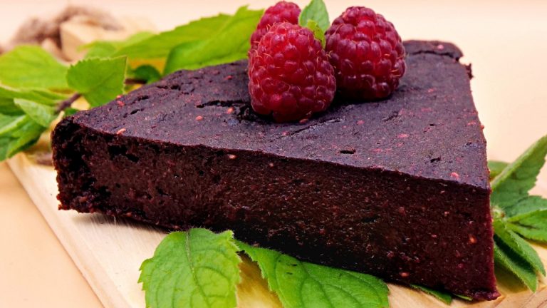 Brownie z buraków i malin przepis
