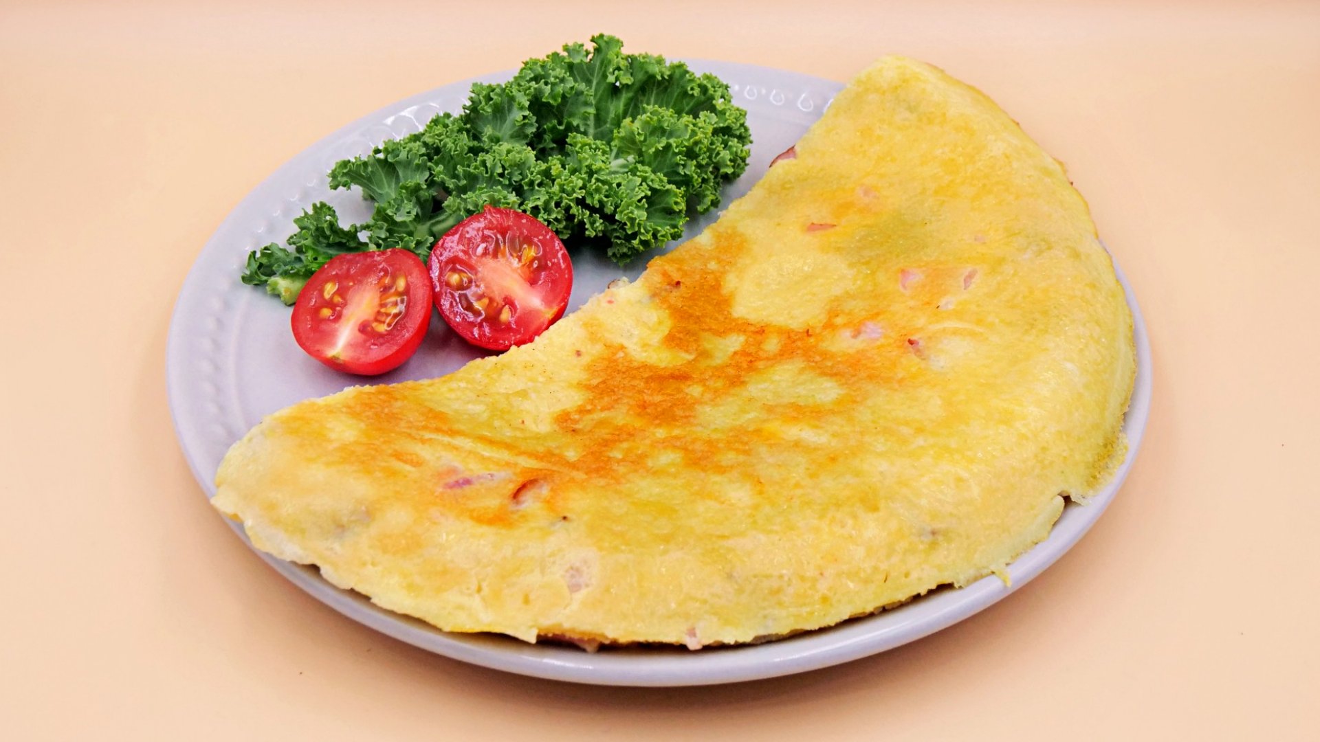 Omlet z boczkiem przepis