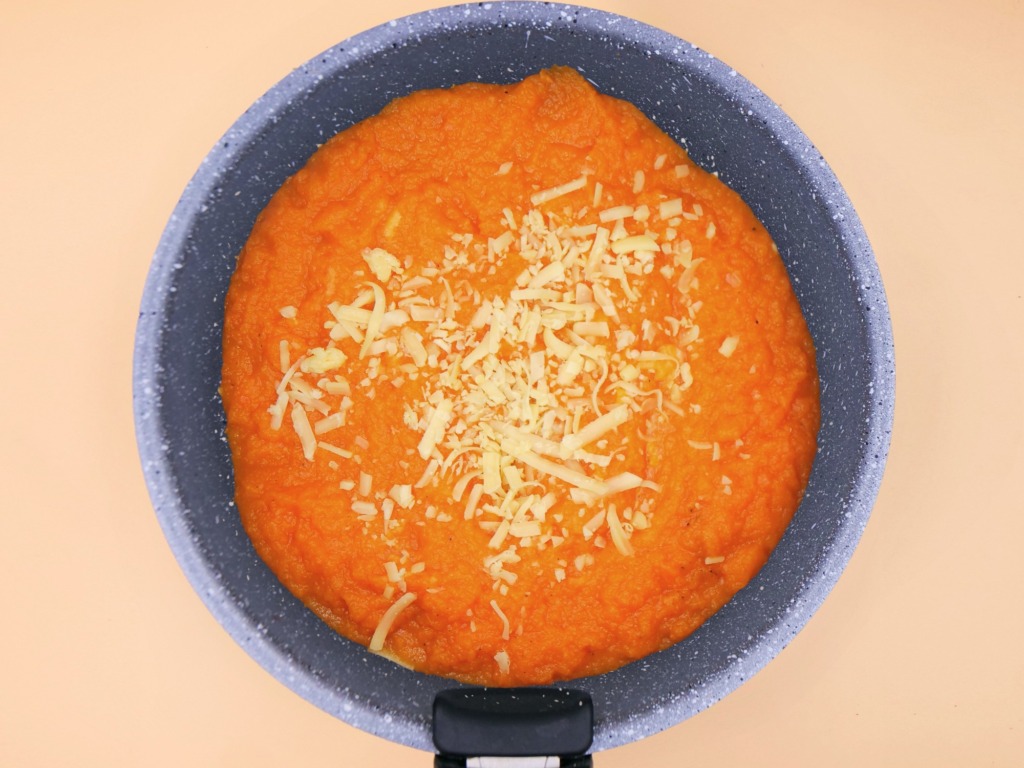 Zupa krem z marchwi i sera cheddar przepis