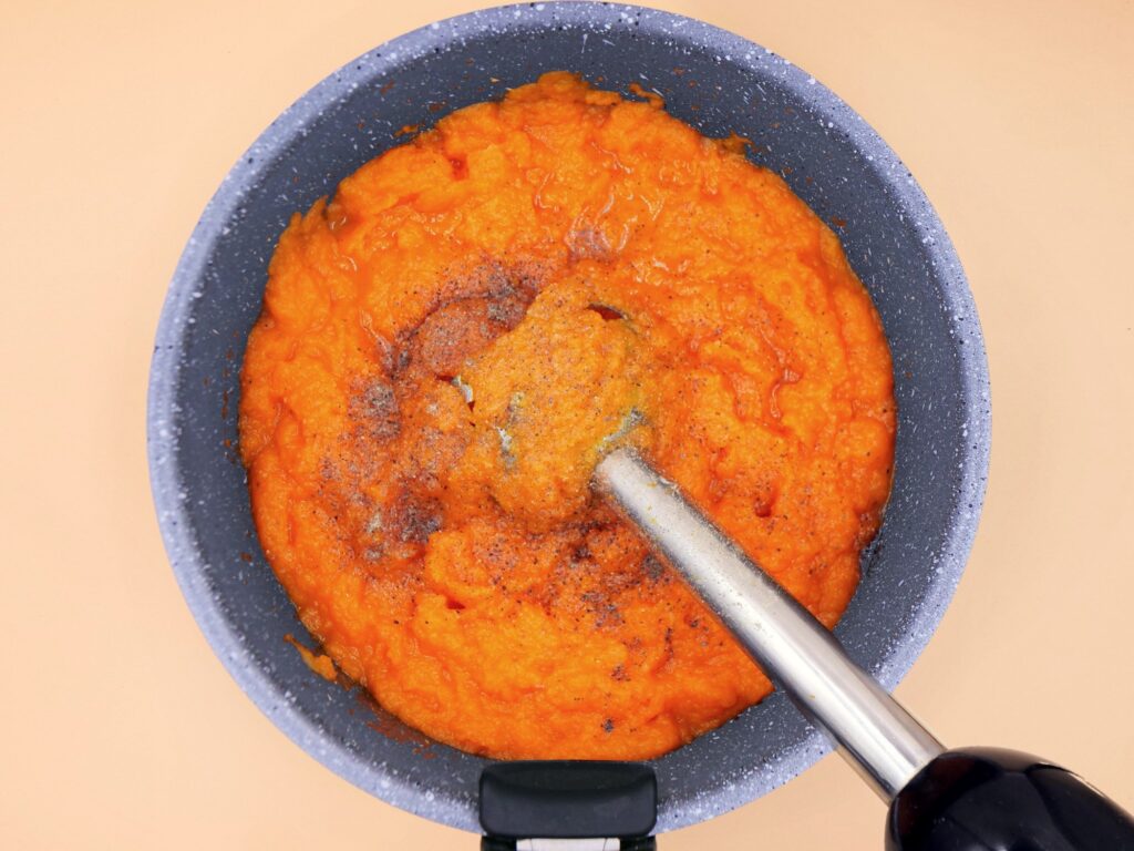 Zupa krem z marchwi i sera cheddar przepis