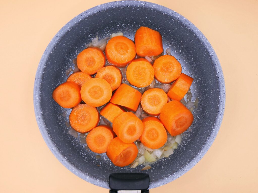 Zupa krem z marchwi i sera cheddar przepis