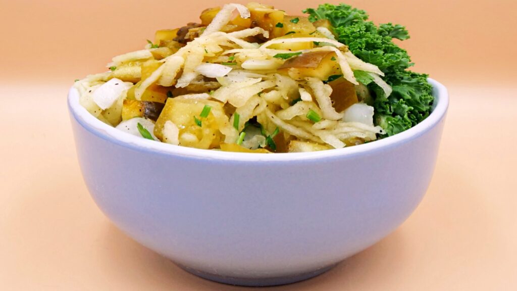 salatka z ogórka kiszonego jablka i cebuli 6