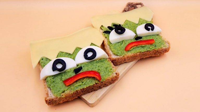 Upiorne tosty na Halloween przepis