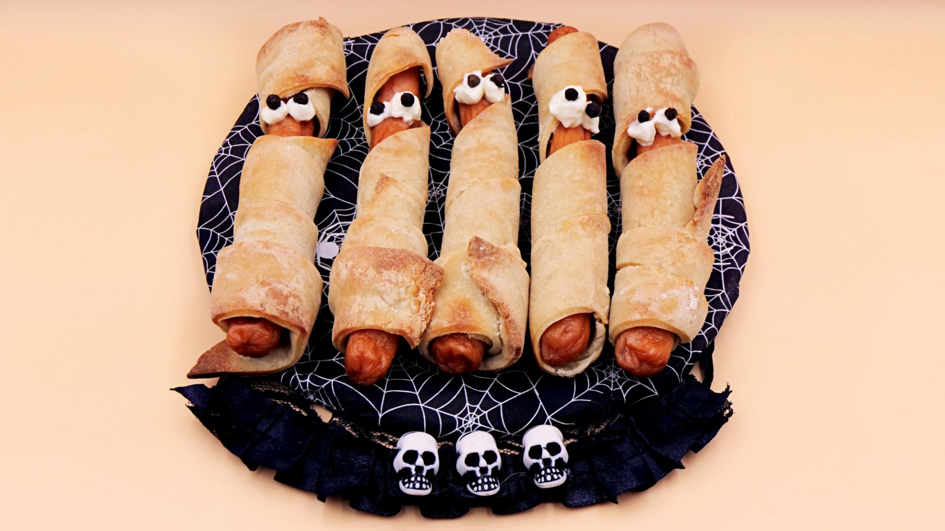 parowki mumie na halloween przepis