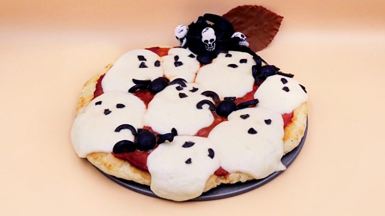 upiorna pizza na halloween przepis