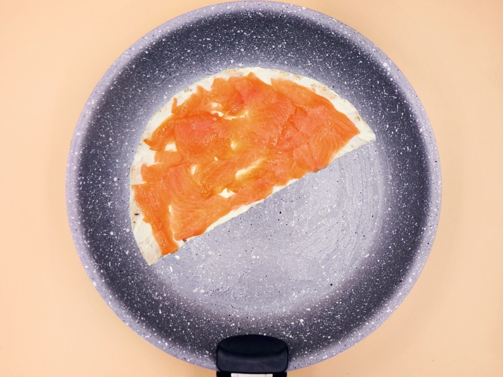 Quesadilla z wędzonym łososiem i serkiem kremowym przepis
