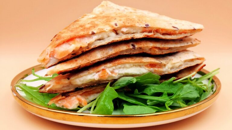 Quesadilla z wędzonym łososiem i serkiem kremowym przepis