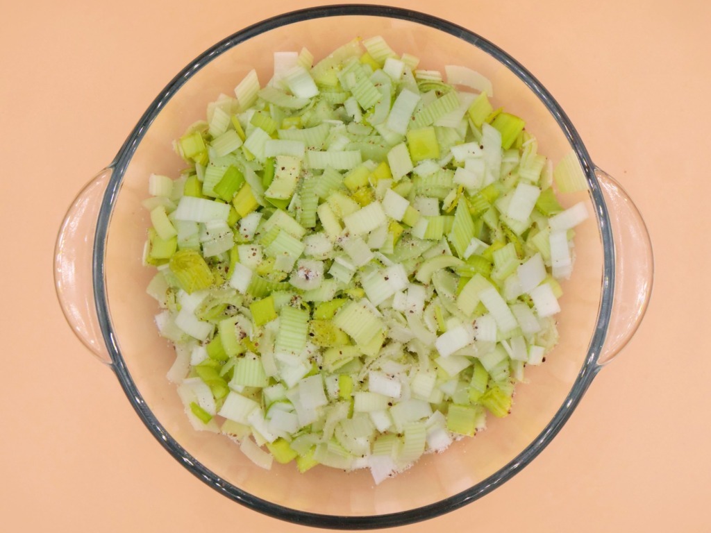 salatka z pora i kukurydzy przepis