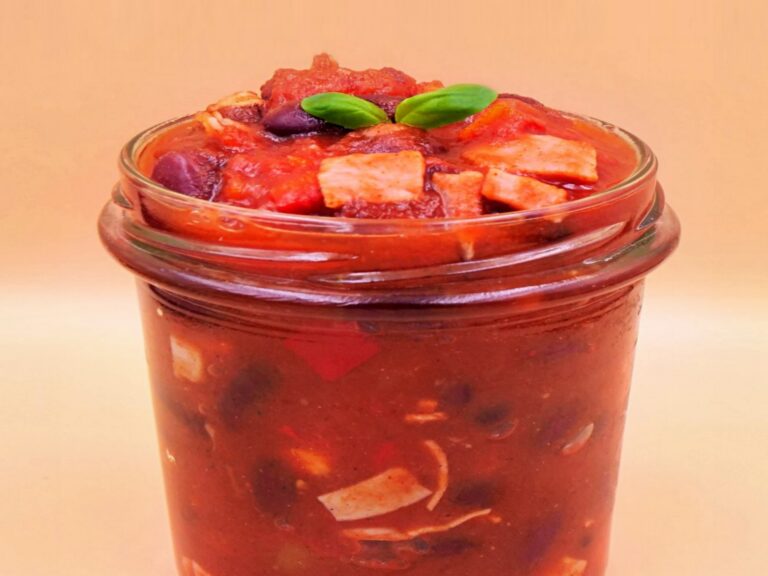 kociolek z fasola papryka i polędwica sopocka przepis