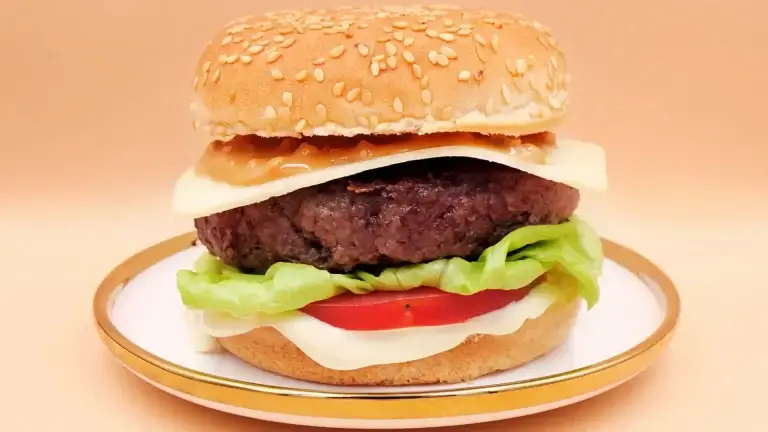 Burger z wołowiną, masłem orzechowym i majonezem przepis